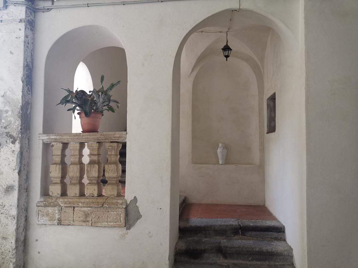 Апартаменти Palazzo Geremia - Le Dimore Dell'Antiquario Ачиреале Екстер'єр фото